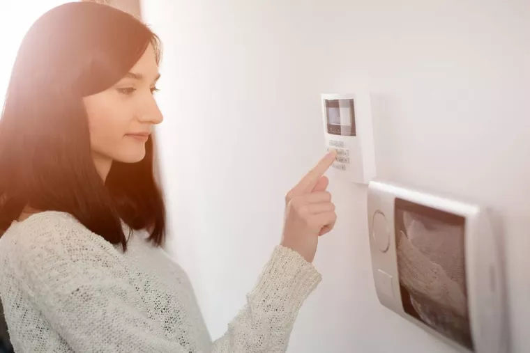 Installer un interphone connecté à 2 téléphones portables dans une maison familiale, Pau, TERRELEC64