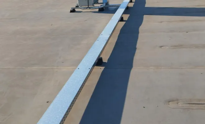 Liaison des groupes extérieure des climatisations du magasin Brico Dépôt à Rilleux-la-Pape, Pau, TERRELEC64